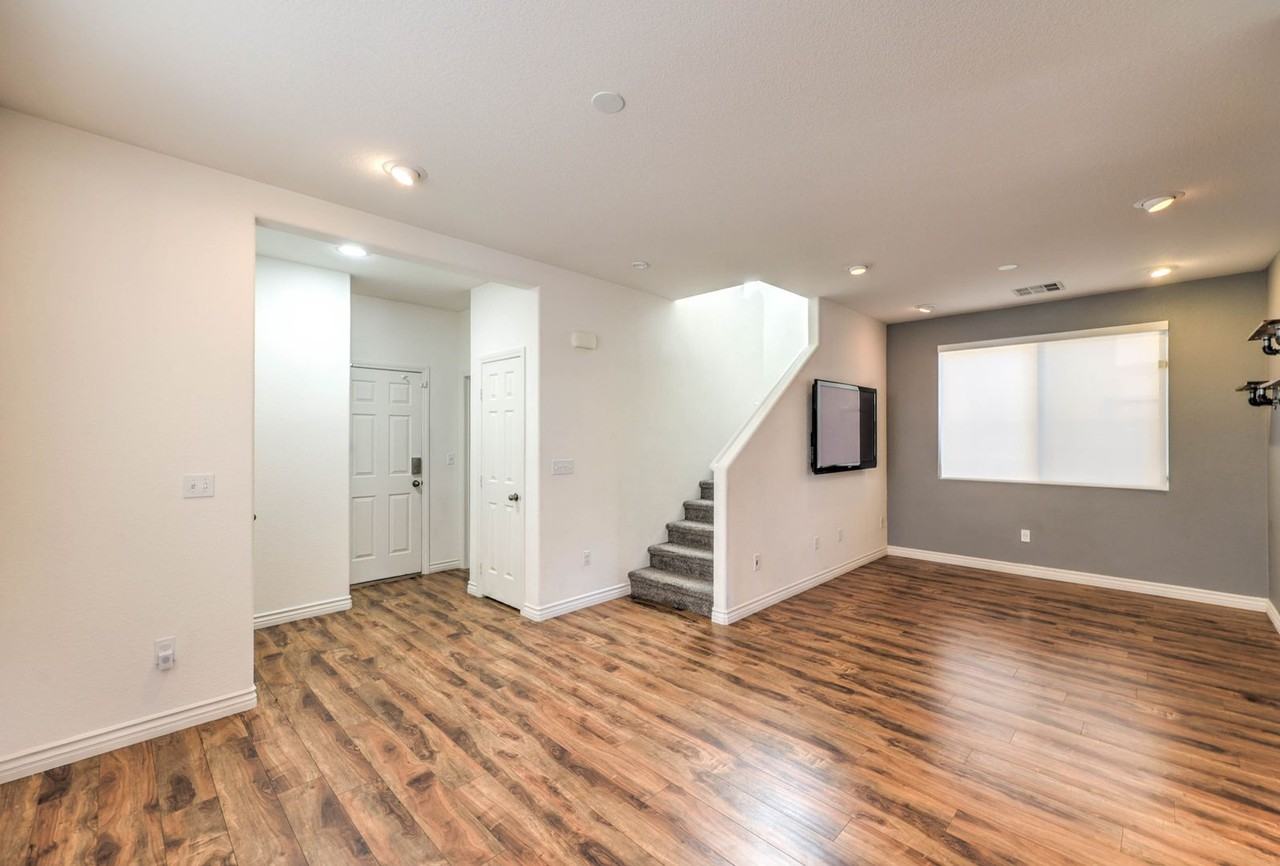 9194 Red Knoll St - Photo 2 of 17