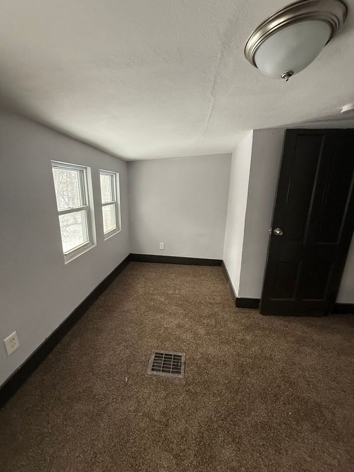 15010 Ohio Avenue - Photo 6 of 14