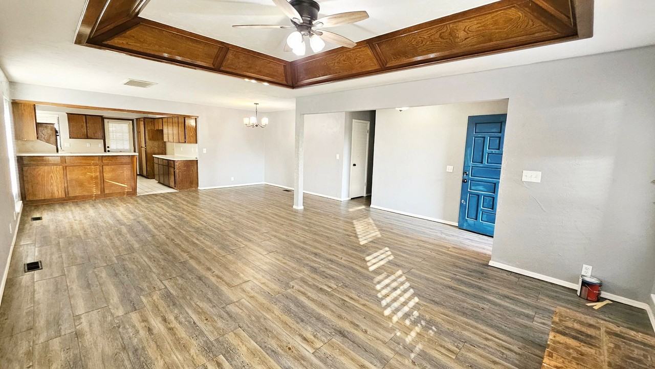 9005 Tracy Drive - Photo 4 of 27