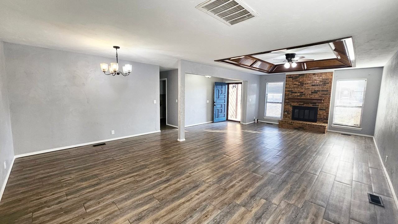 9005 Tracy Drive - Photo 5 of 27