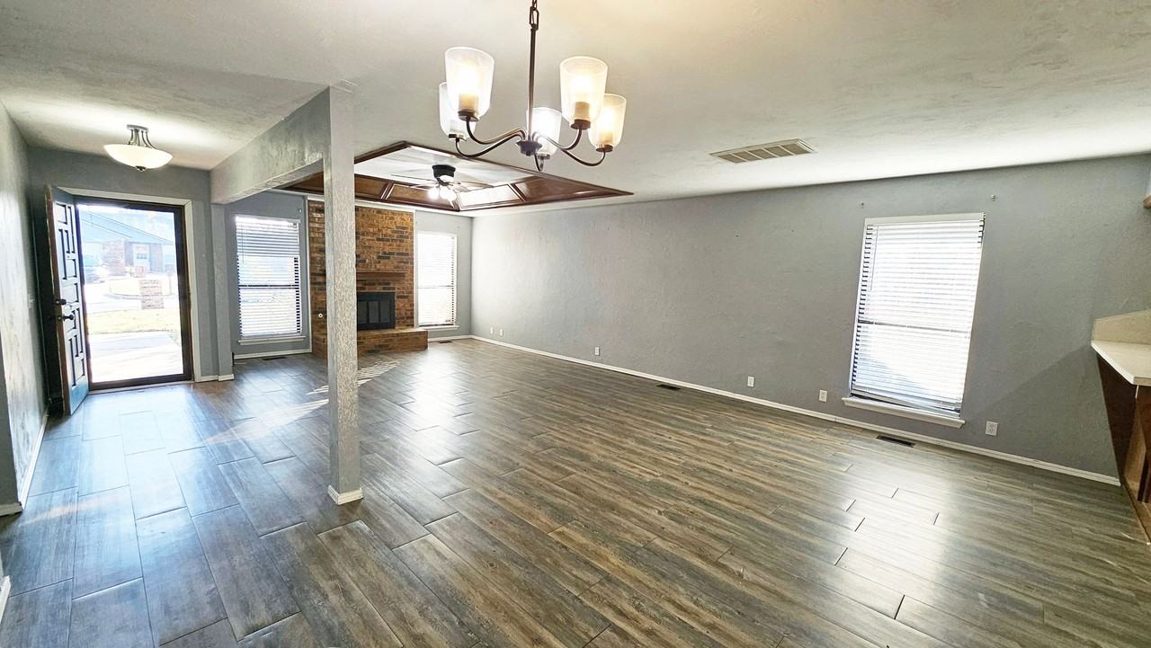 9005 Tracy Drive - Photo 6 of 27