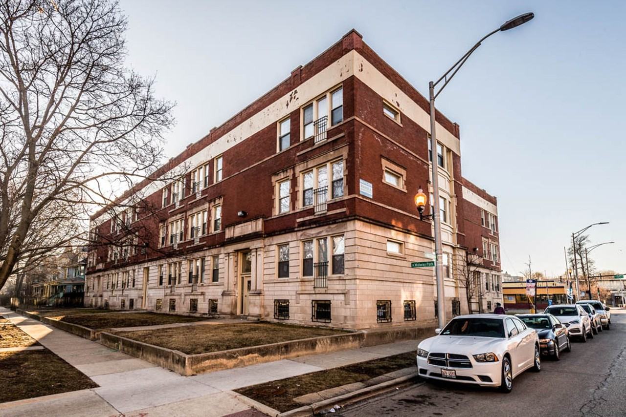 447 N Austin - Photo 2 of 28