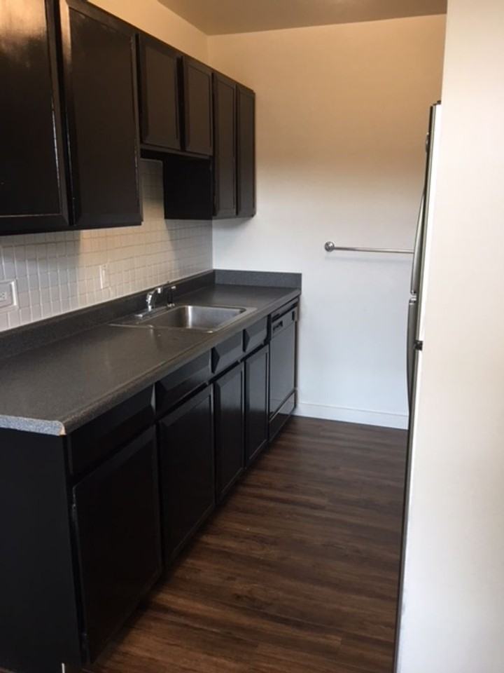 830 20th St #302 - Photo 3 of 23