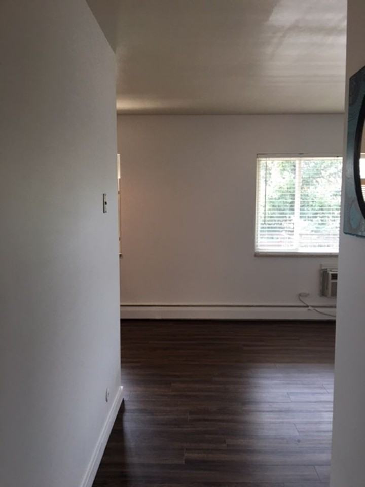 830 20th St #302 - Photo 5 of 23