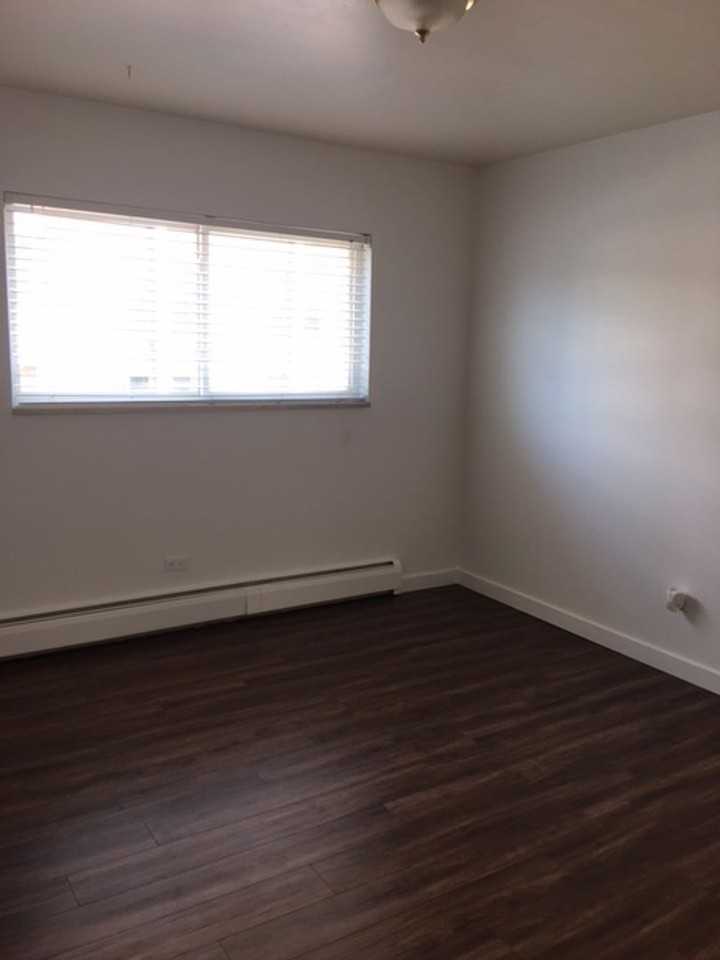 830 20th St #302 - Photo 6 of 23