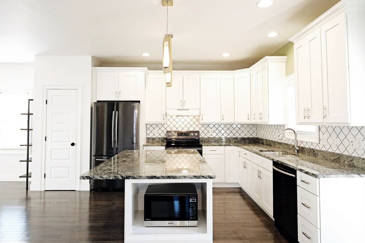 903 Nassau Street - Photo 5 of 20