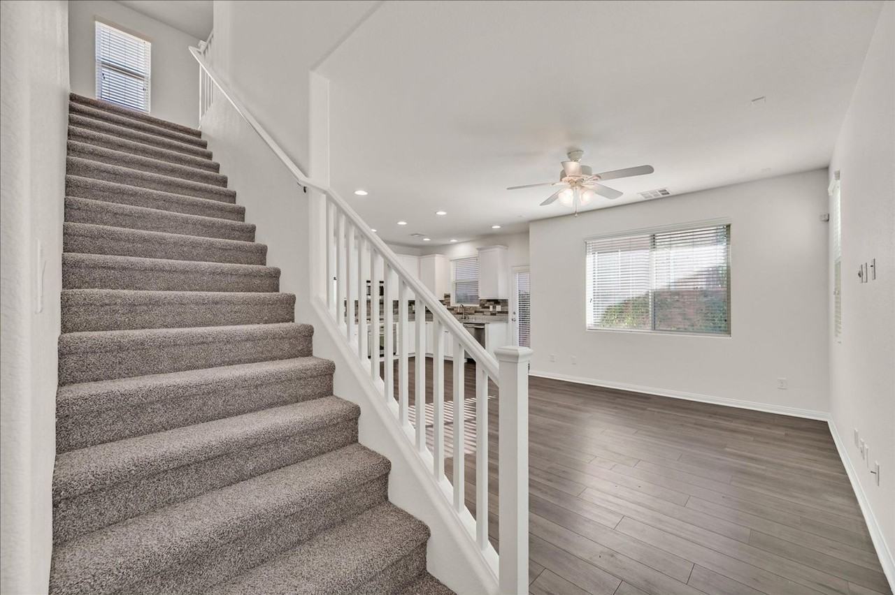 10635 Seasonable Dr - Photo 3 of 27