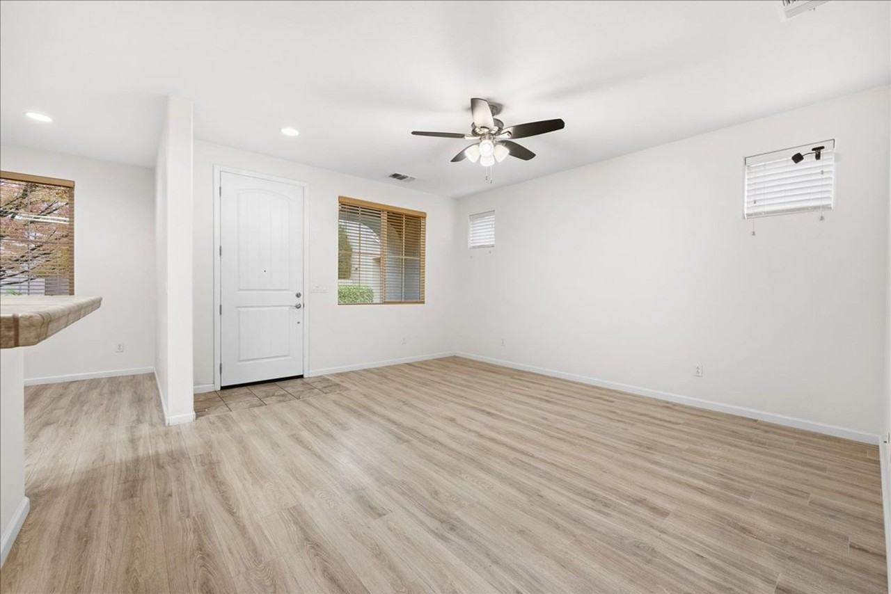 3621 El Dala Lane - Photo 4 of 24