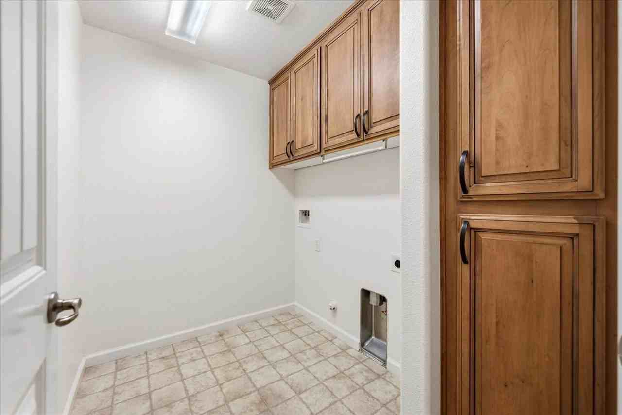 3621 El Dala Lane - Photo 7 of 24