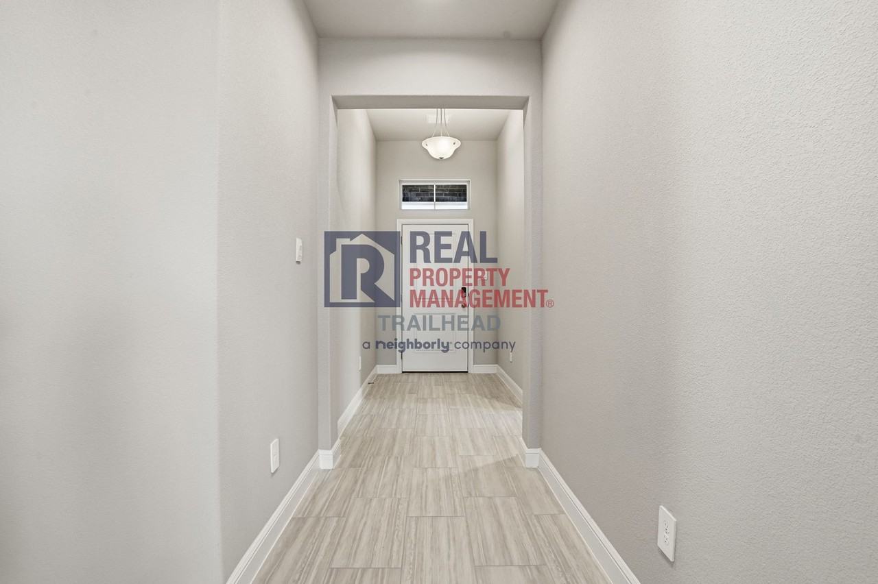 1249 Beltway Lane - Photo 5 of 28