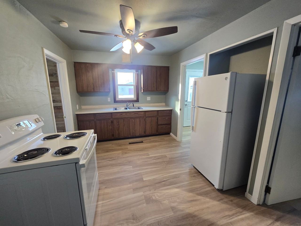 n5617 North Franklin Street - Photo 3 of 23