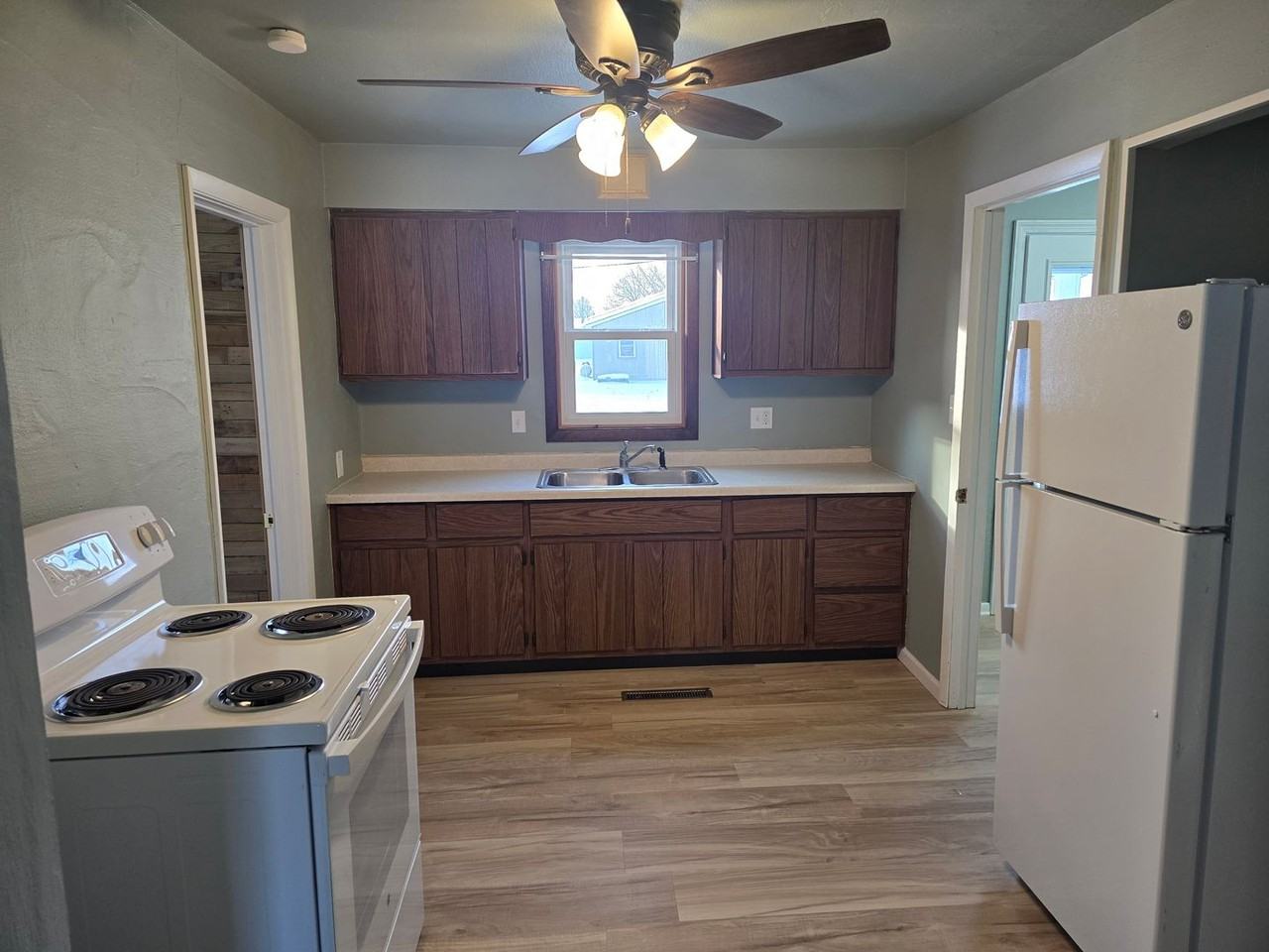 n5617 North Franklin Street - Photo 4 of 23