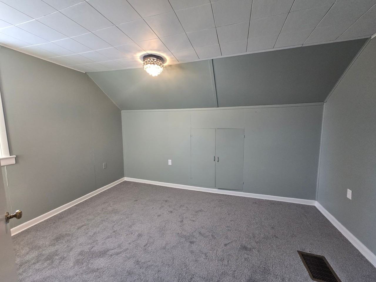 n5617 North Franklin Street - Photo 6 of 23