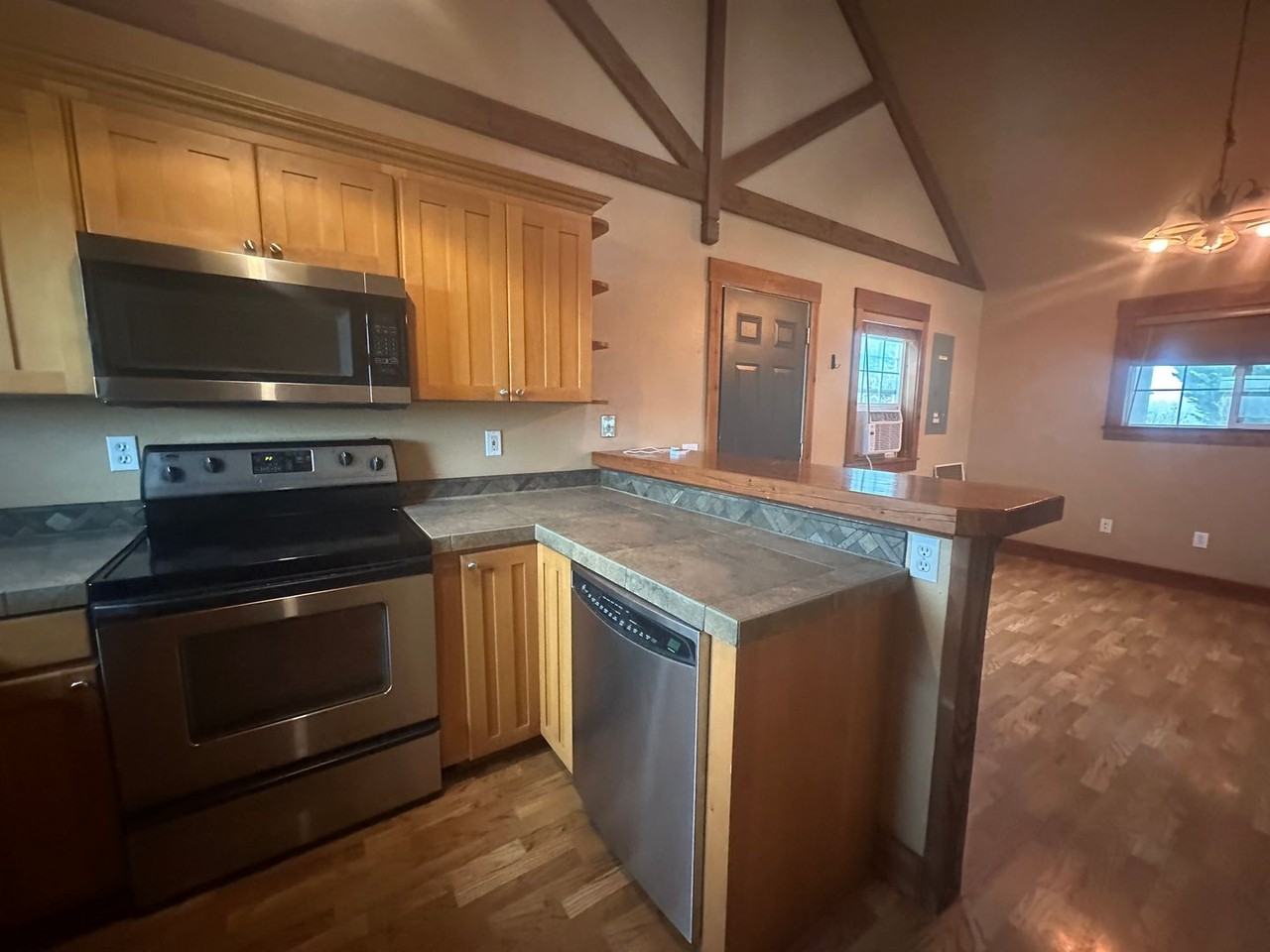 4645 Northeast Elliott Circle - Photo 4 of 15