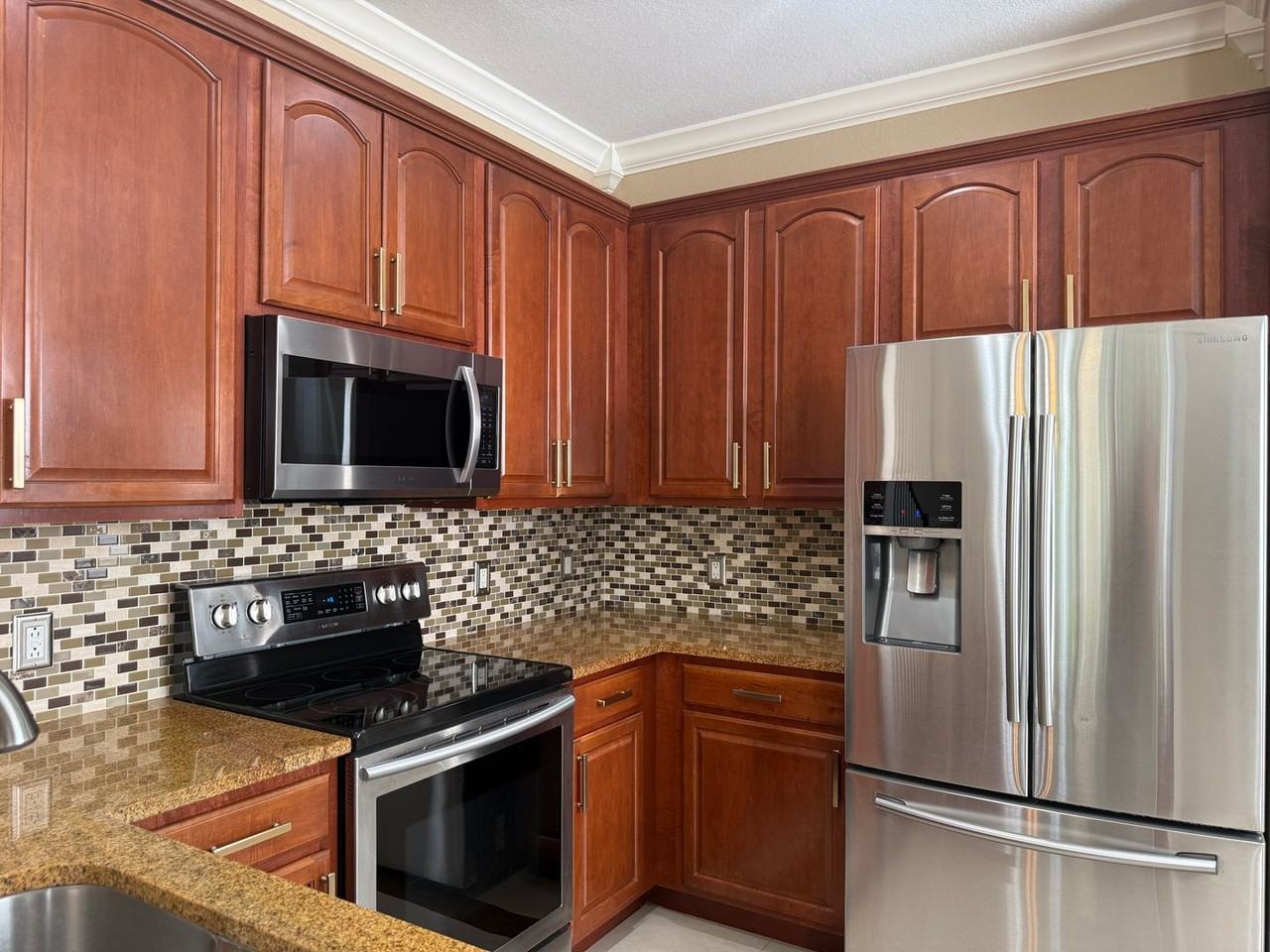 934 Rock Harbor Avenue - Photo 4 of 27