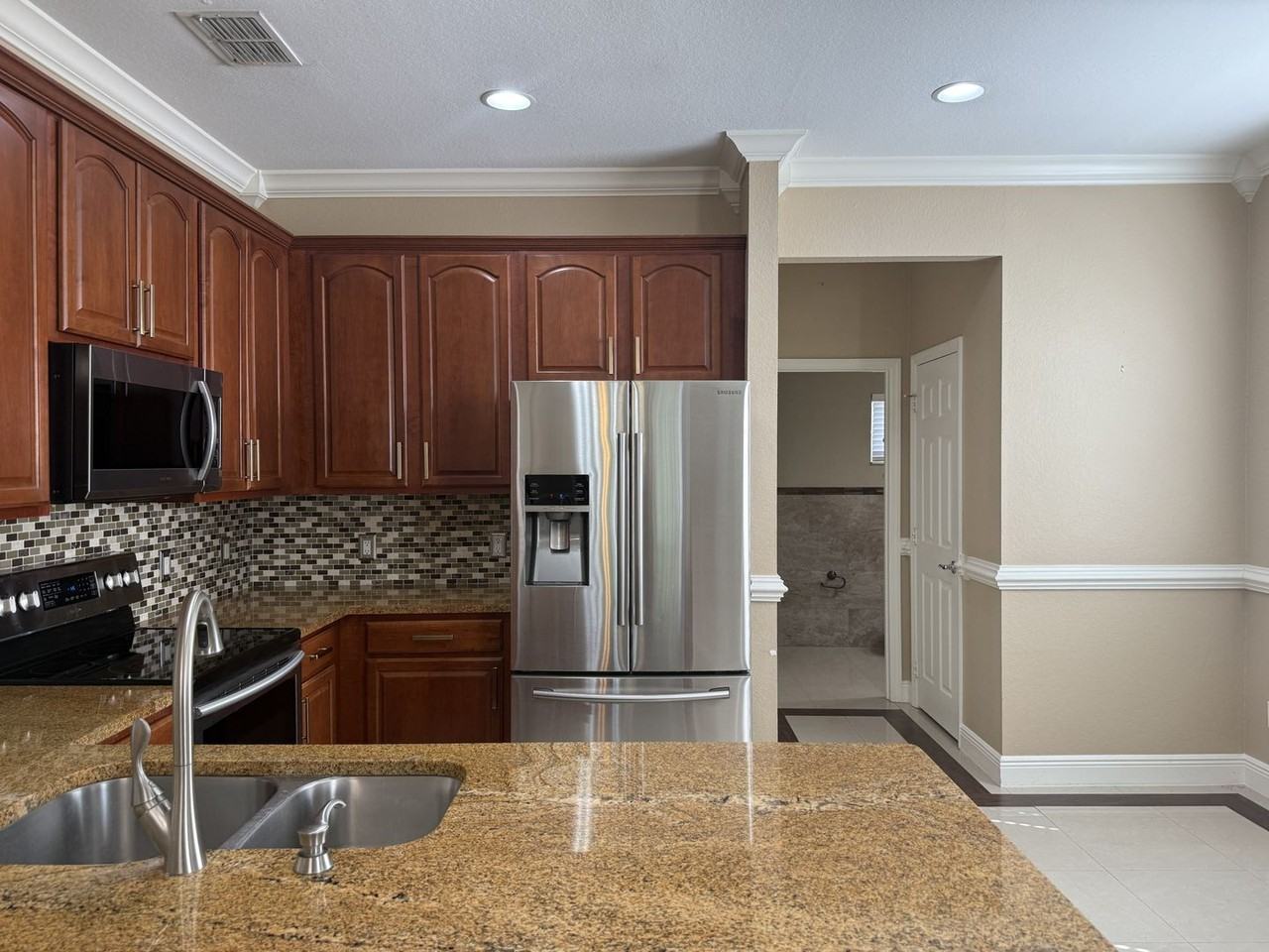 934 Rock Harbor Avenue - Photo 5 of 27