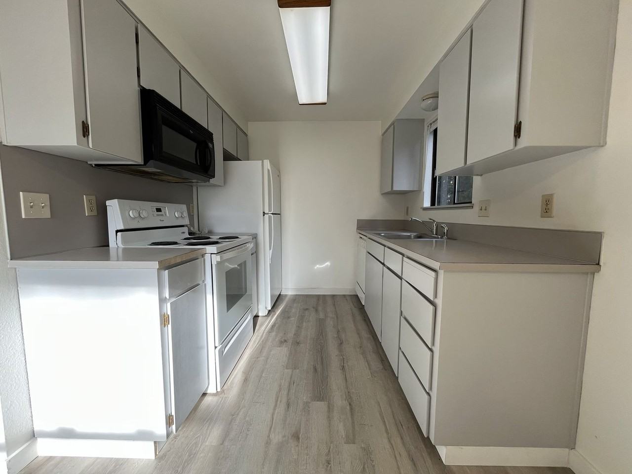 4634 Southwest Vermont Street #1 - Photo 3 of 24