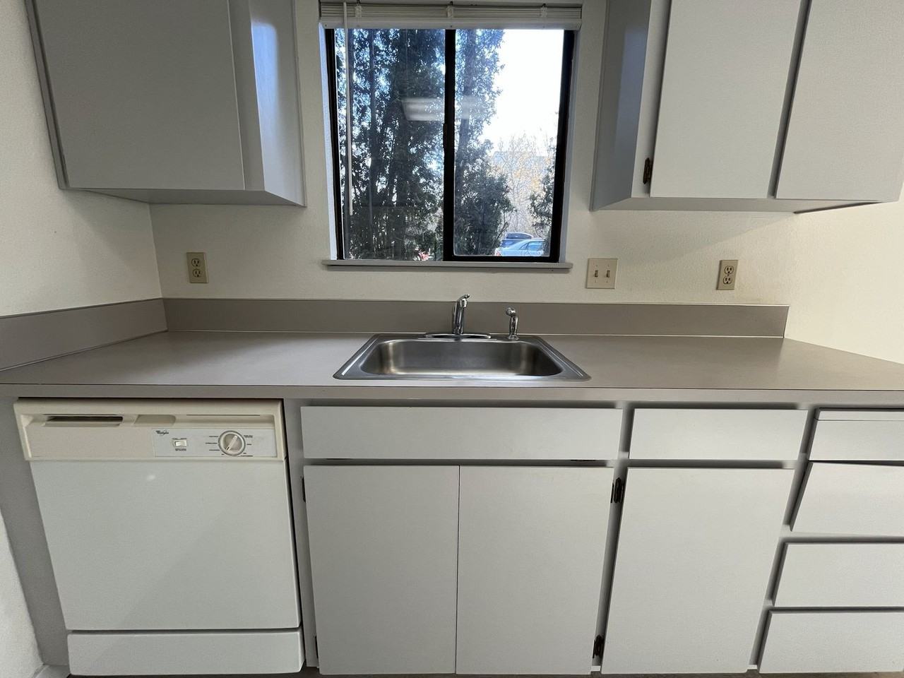 4634 Southwest Vermont Street #1 - Photo 7 of 24