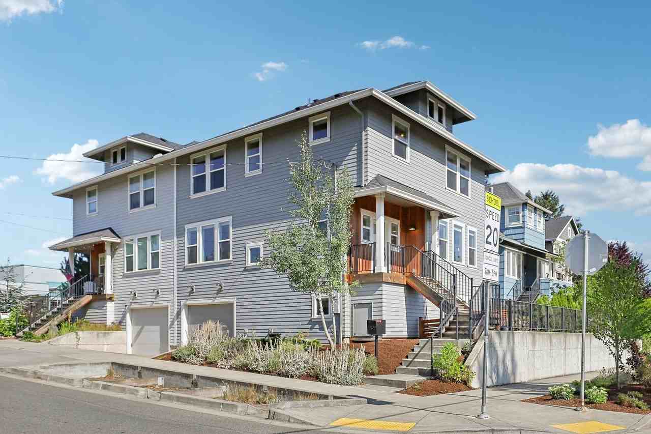 3769 Southeast 49th Avenue - Photo 3 of 50