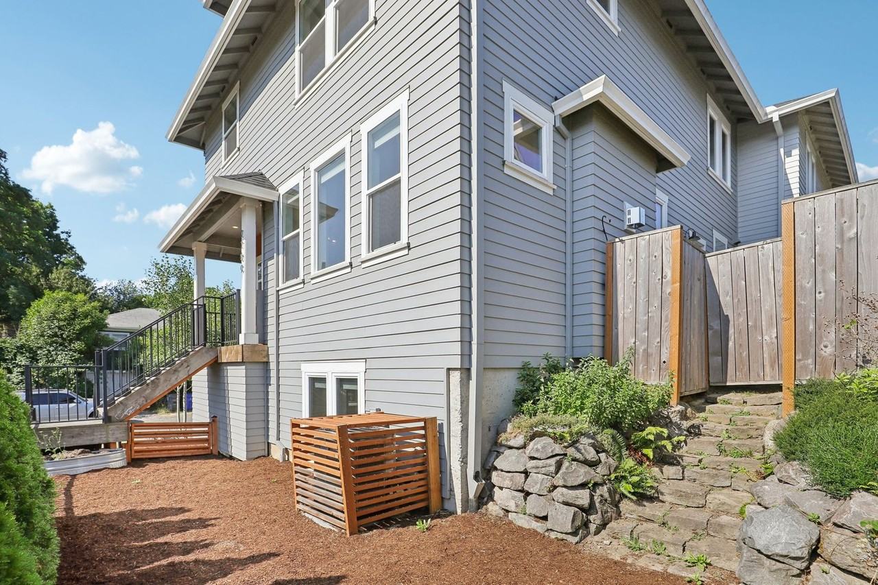 3769 Southeast 49th Avenue - Photo 4 of 50