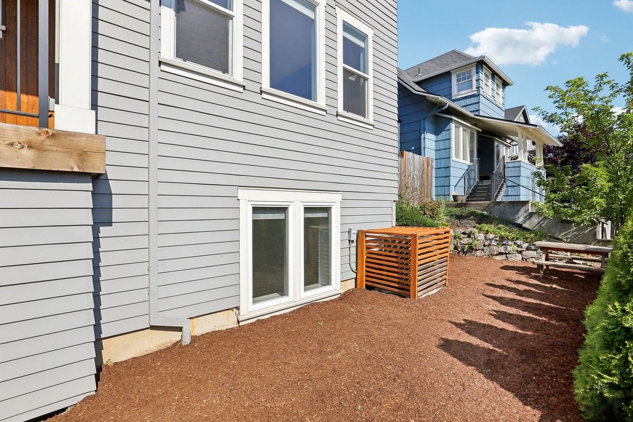 3769 Southeast 49th Avenue - Photo 5 of 50