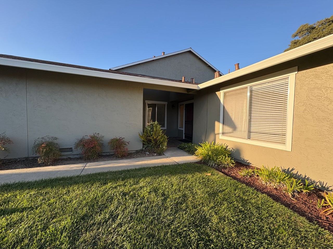 1111 Lord Nelson Lane - Photo 2 of 13