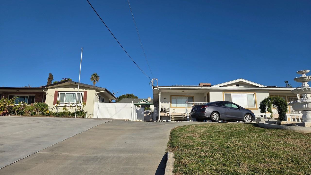 3249 Holly Way - Photo 3 of 19