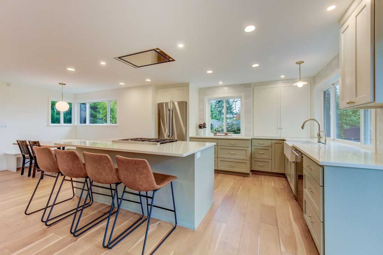 10829 Marine View Drive Southwest - Photo 4 of 30