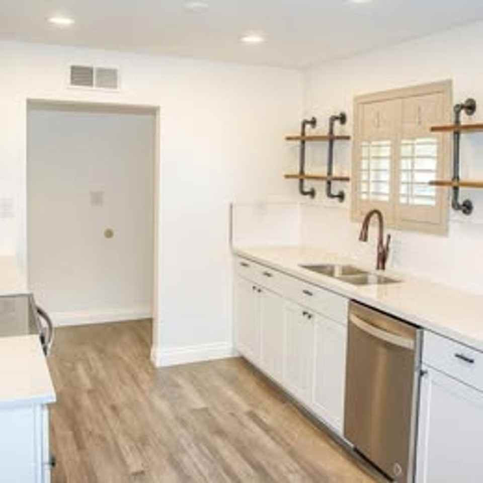 9022 North 18th Drive - Photo 4 of 17