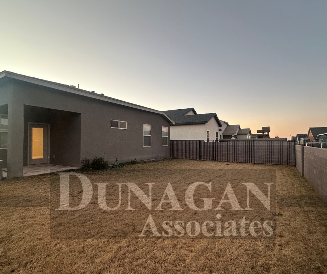 3812 Honeysuckle Drive - Photo 4 of 11