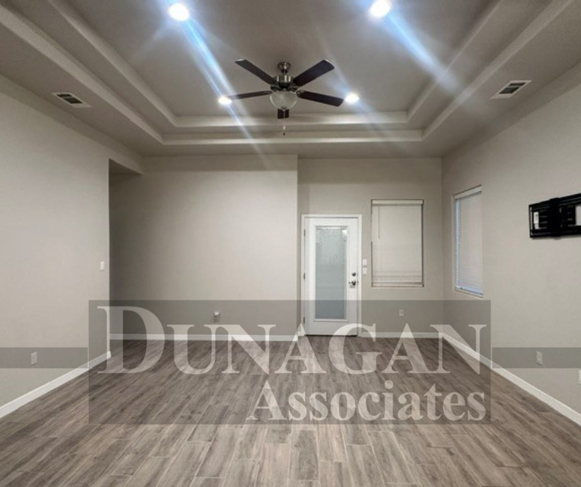 3812 Honeysuckle Drive - Photo 5 of 11