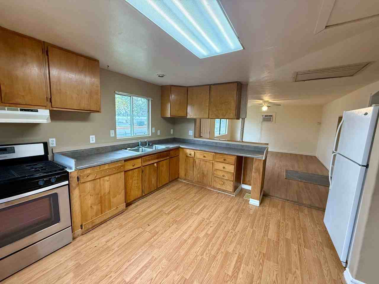 312 N Yolo St - Photo 6 of 15