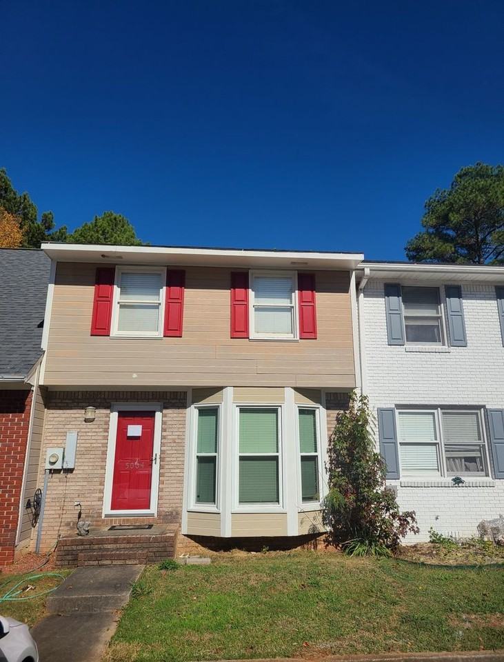 5004 Falling Creek Ln - Photo 2 of 32