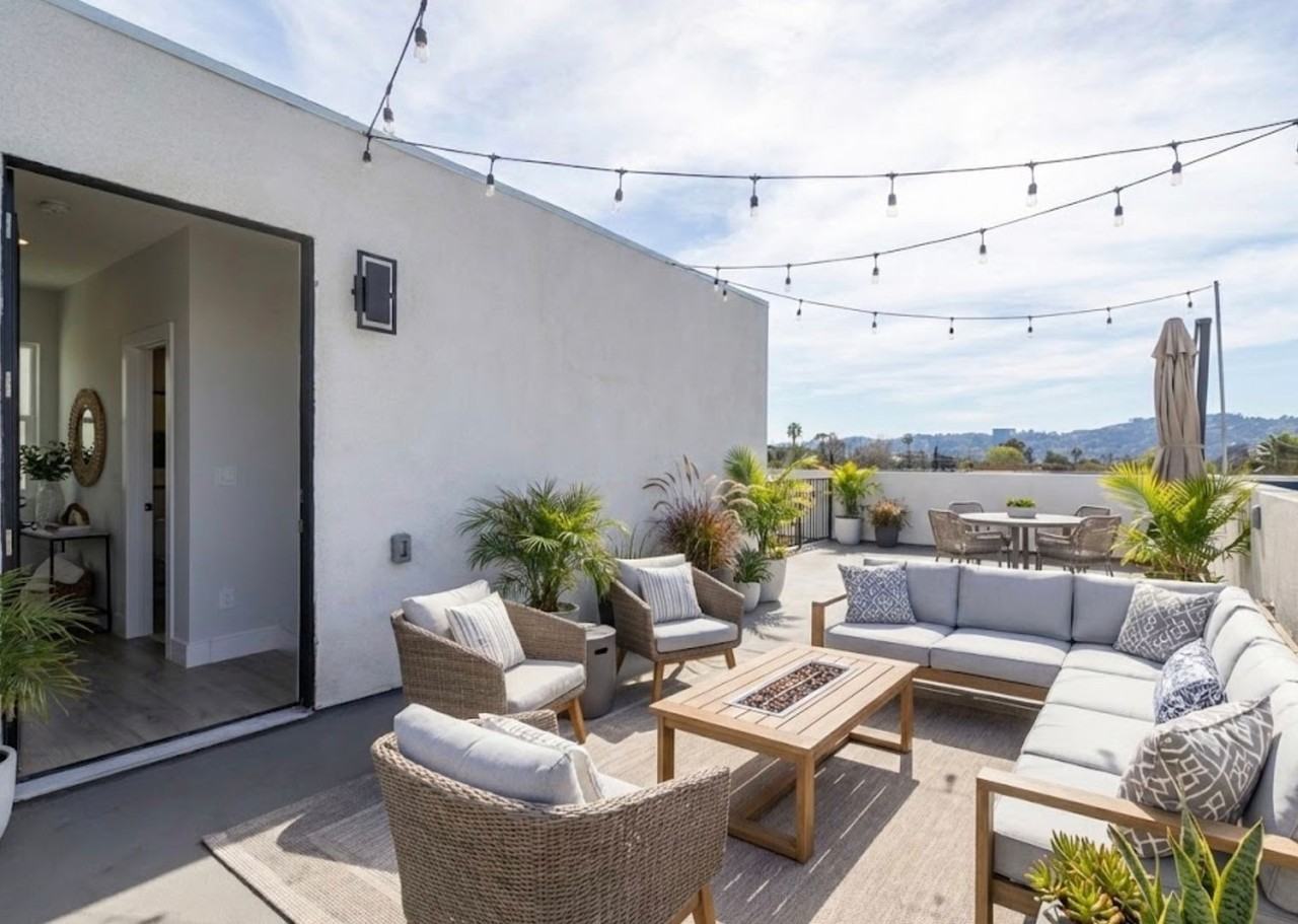 5134 Riverton Avenue - Photo 3 of 23