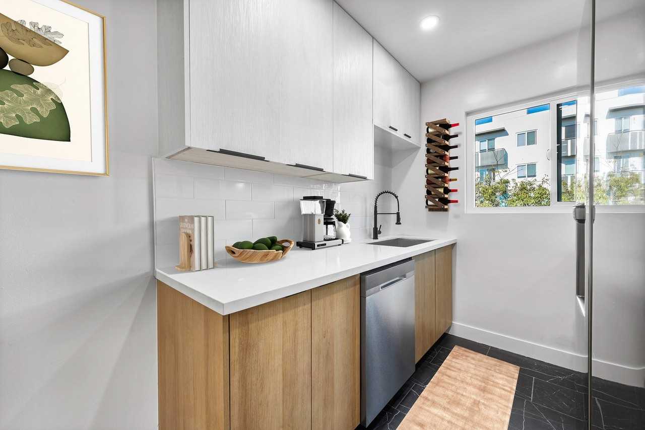 5642 Lexington Ave - Photo 4 of 17