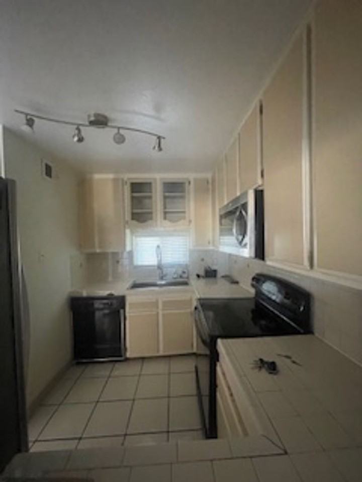 7940 University Ave - Photo 4 of 12