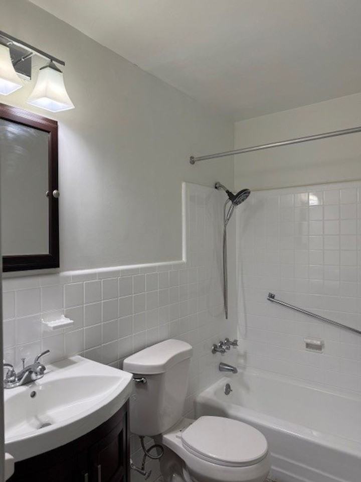 Collegeview Apartments - Photo 2 of 4