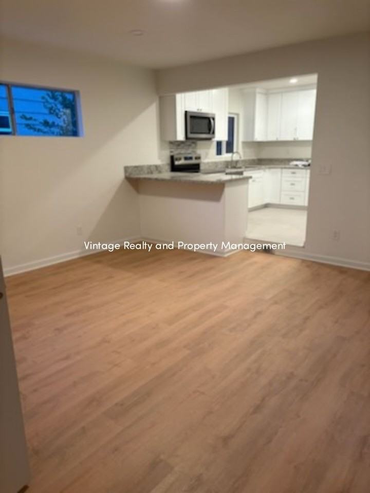 718 Cross Street - Photo 4 of 14