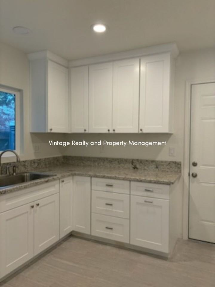 718 Cross Street - Photo 6 of 14