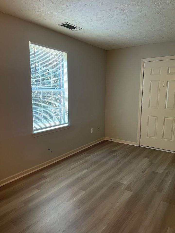 Willows - Photo 4 of 12