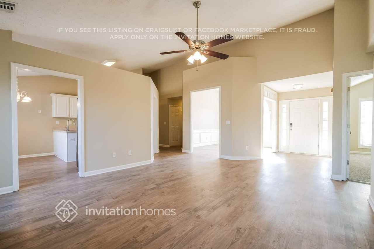 890 Madison Chase Way - Photo 4 of 17