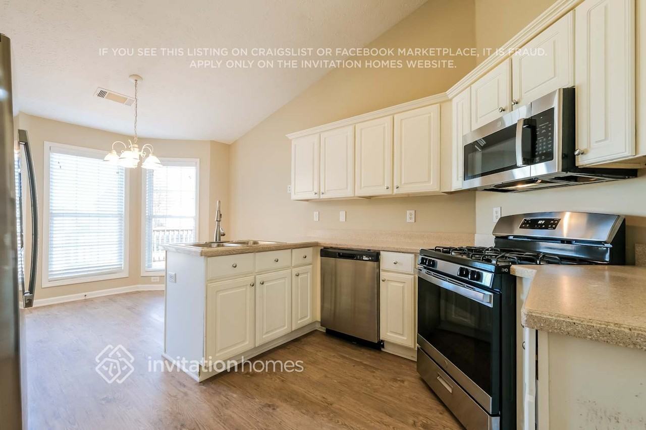 890 Madison Chase Way - Photo 7 of 17