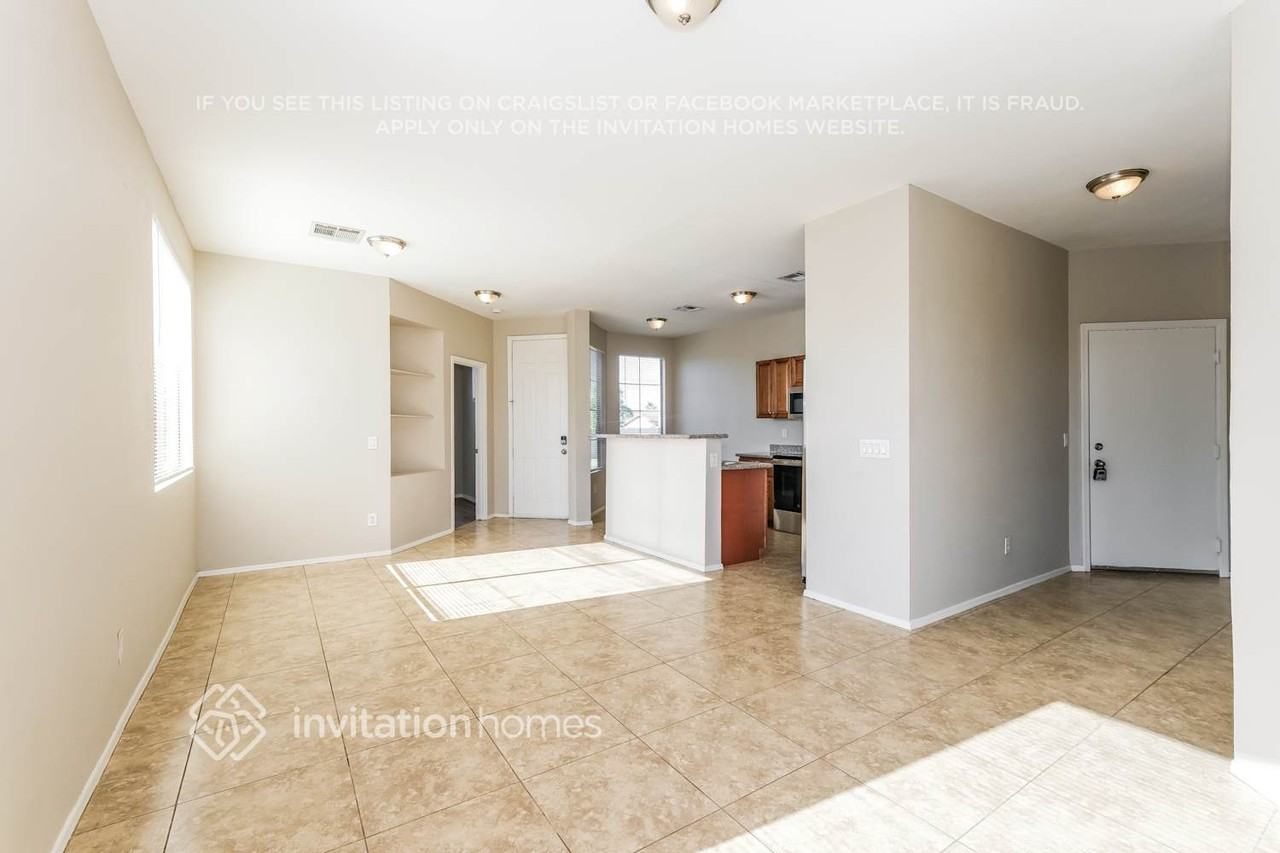 6537 S 15th Dr - Photo 4 of 17