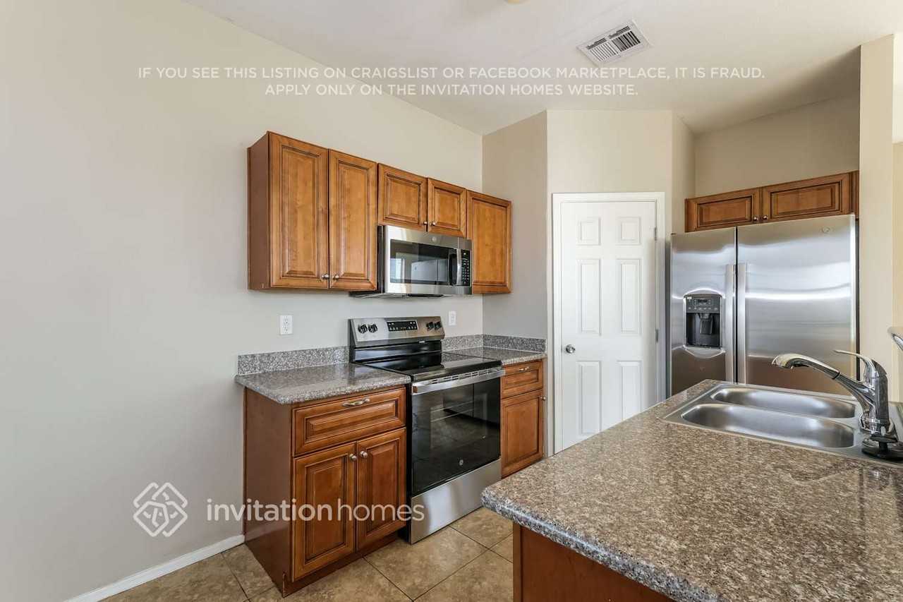 6537 S 15th Dr - Photo 6 of 17