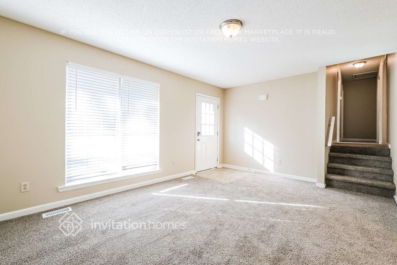 6317 Mitchell Creek Dr - Photo 7 of 19