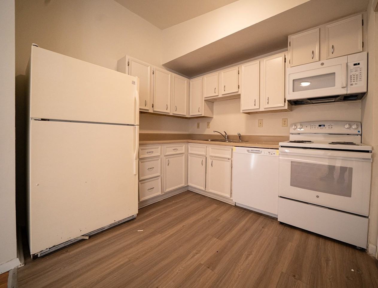 5423 Jaslie Lane - Photo 4 of 12