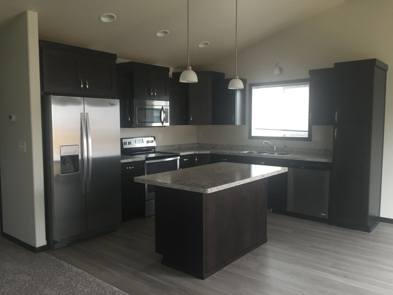 907 Eaglewood Avenue West - Photo 2 of 7