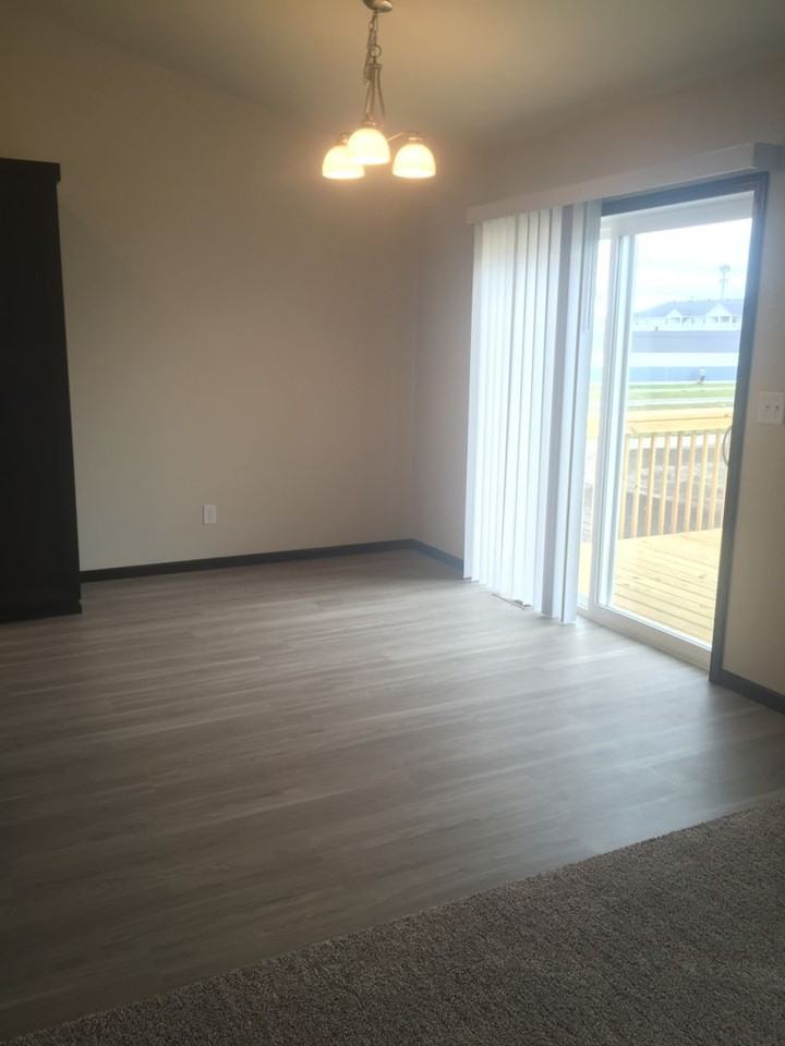 907 Eaglewood Avenue West - Photo 4 of 7