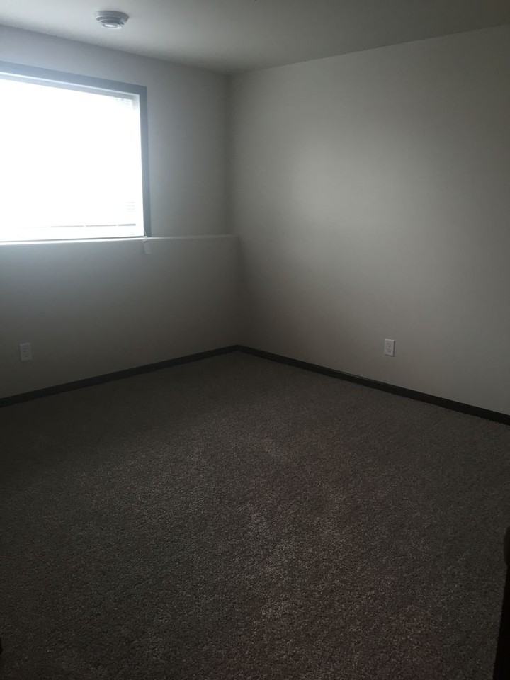 907 Eaglewood Avenue West - Photo 5 of 7