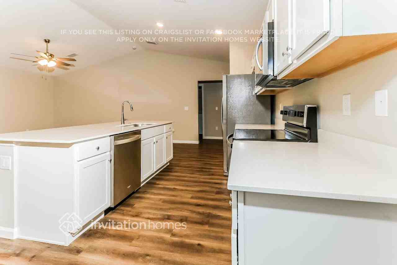 4532 Southwest Floral Street - Photo 7 of 17